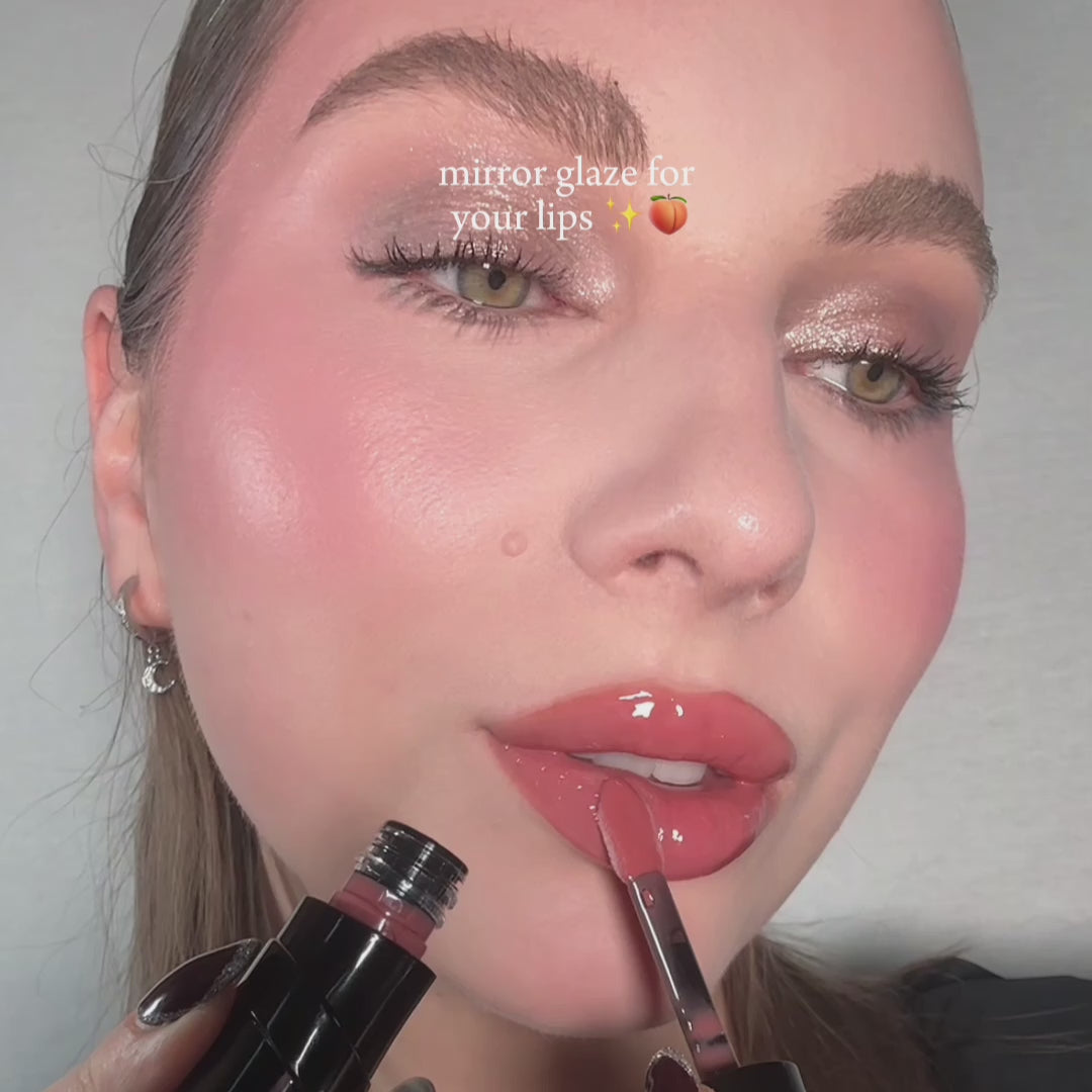 Load video: LUNARA FROST 3D LIP GLOSS